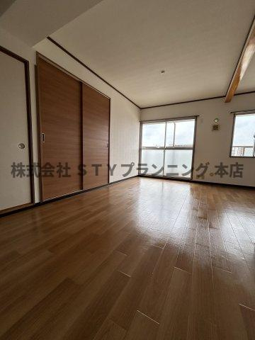仲介手数料0円！ハイレジデンス勝川の居間・リビング