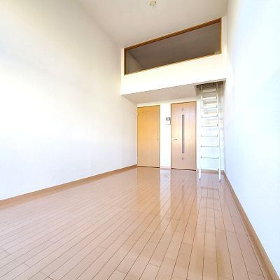 熊本市中央区九品寺６丁目のアパートの居間・リビング