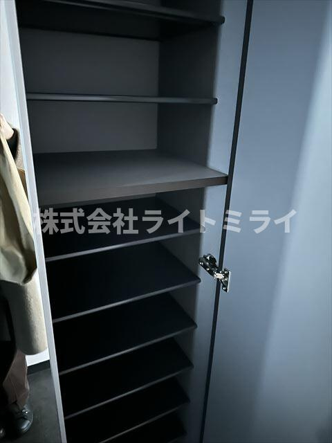 シルキーハイツ九段南の玄関| 