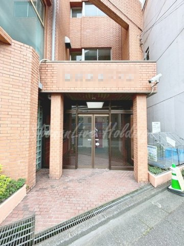 藤沢市鵠沼花沢町の賃貸マンションのエントランス