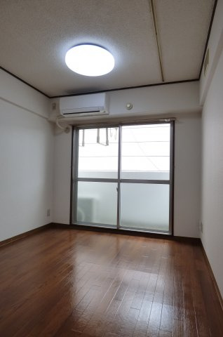 リード岡崎２４８の洋室