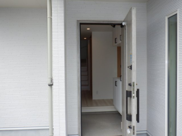 下真倉　新築戸建の玄関