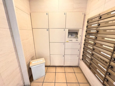 【設備】 | バンベール堺 | 【宅配ボックス有】不在時でも荷物が受け取れて便利ですね！インターネットショッピングを活用する機会が多い方も、留守中に注文した商品が届くので配送時間を気にせずに注文をすることができます！