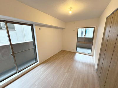 【洋室】 | バンベール堺 |   マンション-堺市堺区住吉橋町２丁
 フローリング張り替えております♪綺麗な室内をぜひ現地にてご体感下さい！フローリング張り替えております♪綺麗な室内をぜひ現地にてご体感下さい！