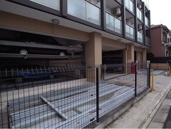 meLiV桜山の駐車場