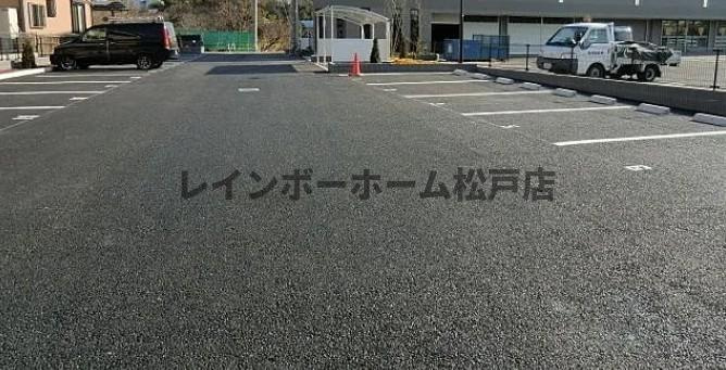 ヒンメルブロー　の駐車場