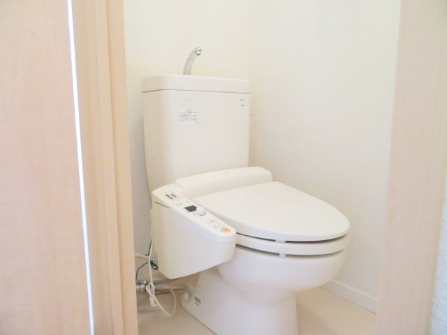 丹波市柏原町南多田のアパートのトイレ|温水洗浄付きのトイレです＊