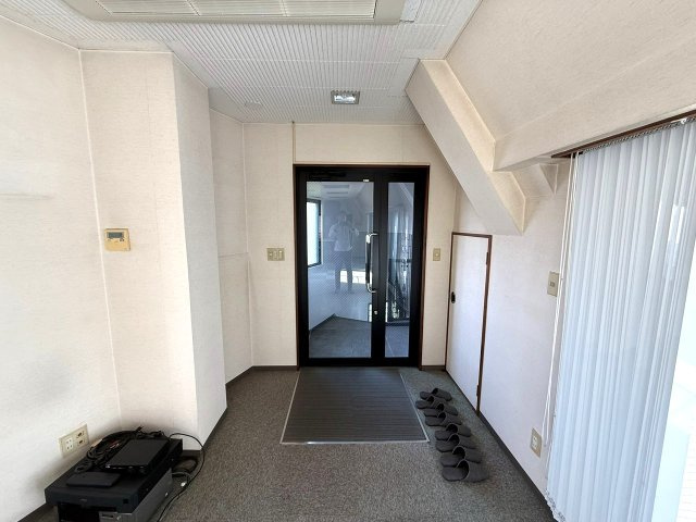 北区志茂4丁目1棟ビルの内装|明るい室内です
（3階）