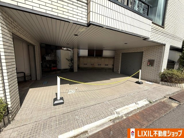 北区志茂4丁目1棟ビルの駐車場|倉庫2か所付きです