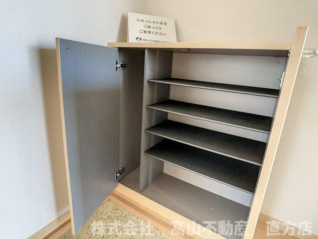 直方市大字上頓野のアパートの収納