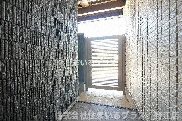 ＡＬＥＧＲＩＡ鶴見区今津のエントランス