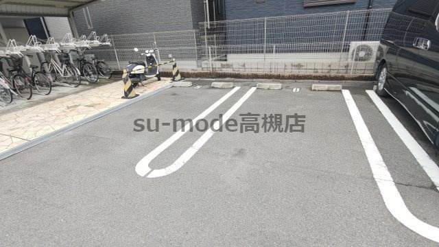 アルヴィータの駐車場