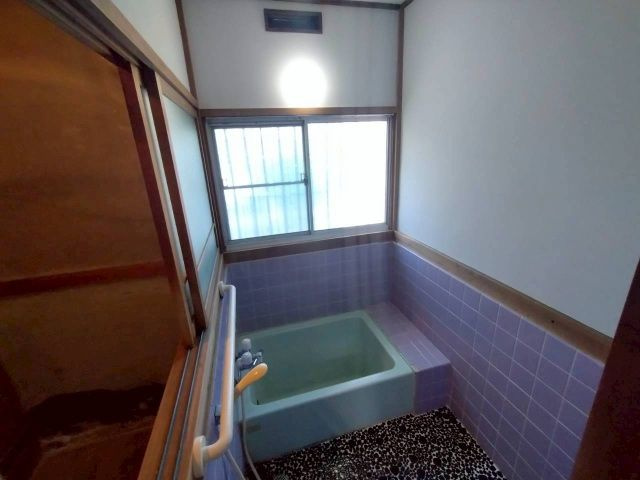 石津2259-295借家の浴室