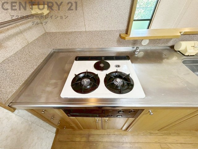 多数の調理器具を同時に使用でき、料理の効率化が可能。省エネで節約になり、様々な料理スタイルに適応できます。また、火力調整が独立しており、手入れや掃除もしやすく、今よりもっとお料理が楽しくなるかも。