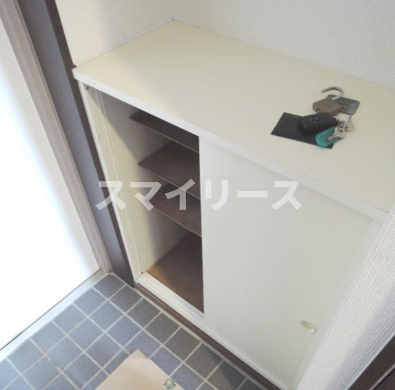 渡辺マンションの玄関