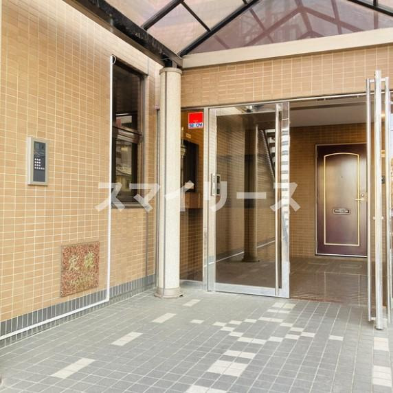 渡辺マンションのエントランス