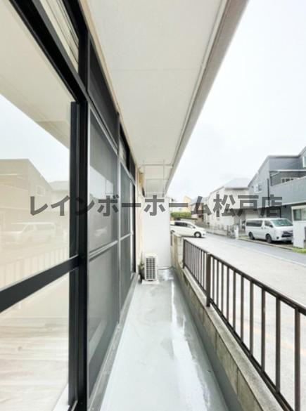 リブレス金町東水元　旧　第六竹石マンションのバルコニー