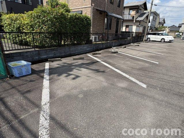 サンパレスセイワの駐車場