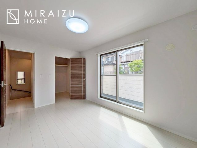 【子供部屋】 | お子様のお部屋にも主寝室にも使えますね。窓が二面についていますので採光もばっちり、空気の入れ替えもOK！自分のお部屋を持ちたいお子様の夢を叶えます！