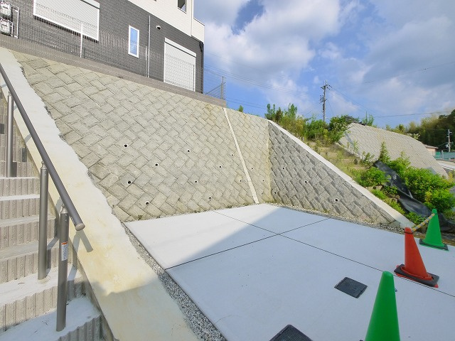 桜井市谷新築賃貸アパートの駐車場|駐車場があるので、車を買う予定の方も安心です