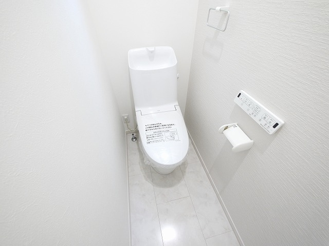桜井市谷新築賃貸アパートのトイレ|清潔感のあるトイレです