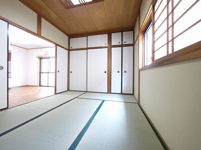 庵治町戸建ての和室|フローリングだけでなく、和室もあります