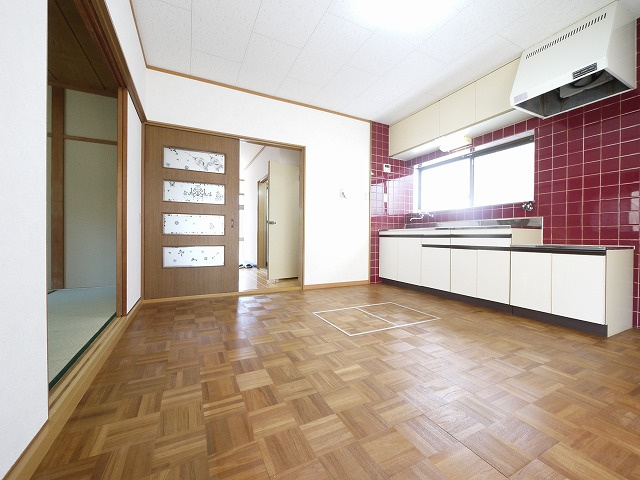 庵治町戸建ての居間・リビング|ゆったり過ごせるリビングです