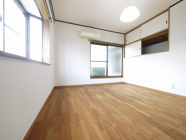 庵治町戸建ての寝室|落ち着いた色調の寝室です