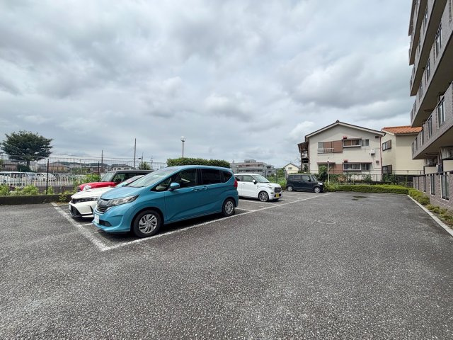 アウルズの駐車場