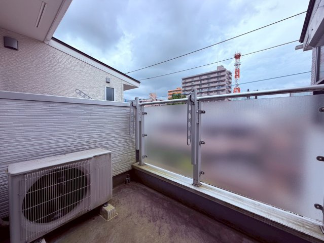 【バルコニー】 | 練馬区中村北１丁目　中古戸建て | 陽当りのよい住宅エリアなので多くの陽光が降り注ぐバルコニー