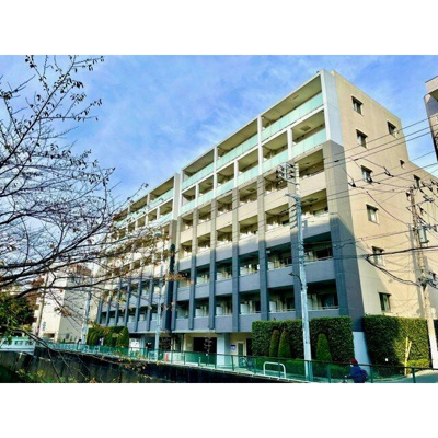【外観】 | レジディア中落合A棟 | 鉄筋コンクリート造のがっちりとした建物。