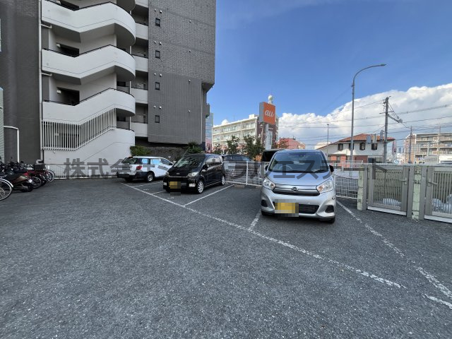 笠神マンションの駐車場