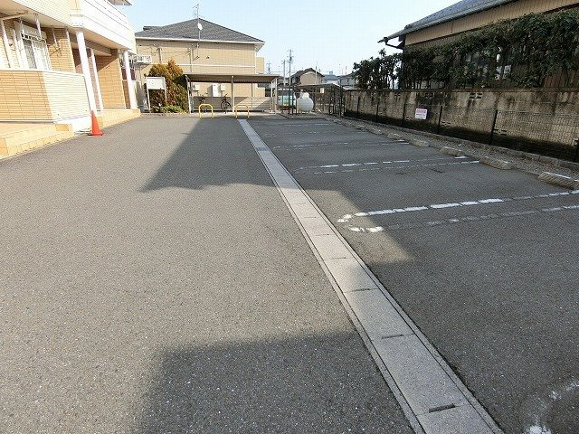 サンリット青柳Ａの駐車場