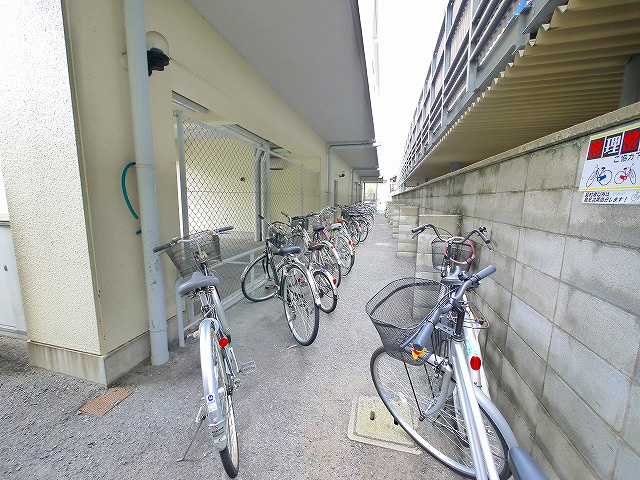 グレーシィFのその他共用部分|広い駐輪場があります
