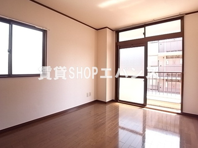 【寝室】 | 小川マンション | 広くて明るい寝室