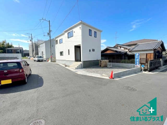 ★3(土)4(日)現地見学可能！★京田辺市薪天神堂　第9期　全12邸の前面道路含む現地写真|周辺は閑静な住宅街！前面道路広々で車の出し入れも便利です。駐車が苦手な方でも安心して車庫入れできます！