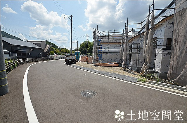 新築住宅　金剛１丁目１期の前面道路含む現地写真|8/20