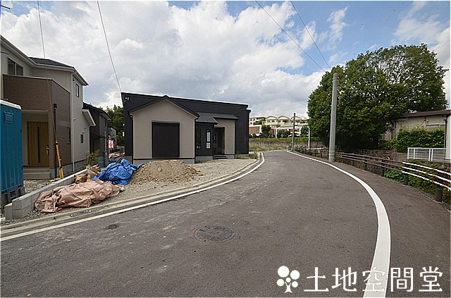 金剛１丁目１期の前面道路含む現地写真