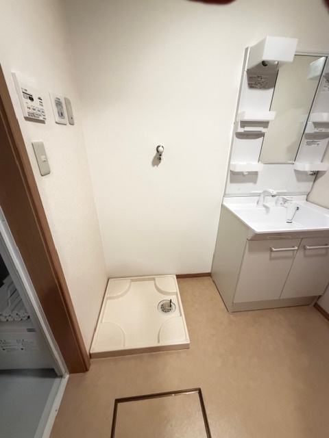 ヴェルジェ畑中の洗面所|※入居中の為、同タイプ別のお部屋の写真となります。左右反転