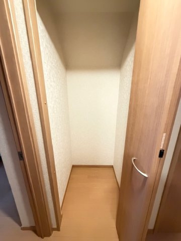 ヴェルジェ畑中の収納|※入居中の為、同タイプ別のお部屋の写真となります。左右反転