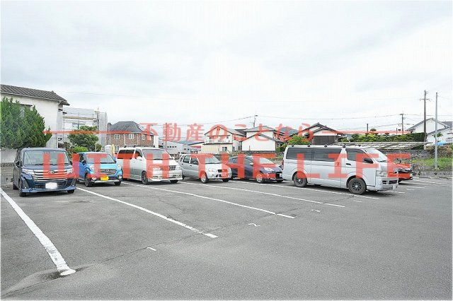 カルム国分【キャッシュバック対象物件】の駐車場|駐車場に車を止められます