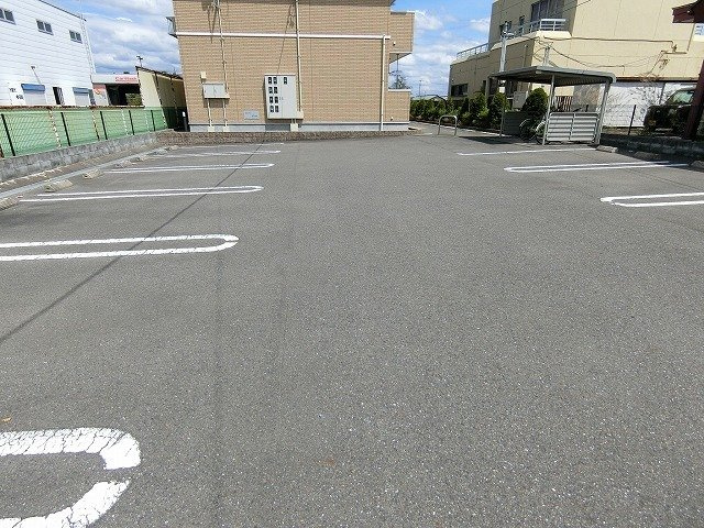 ソラーレロッソの駐車場