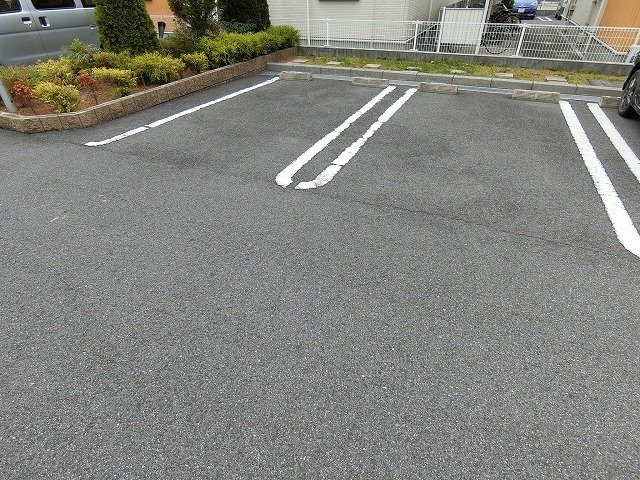 スプリング　ヒルズＢの駐車場