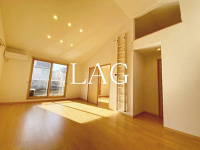 【居間・リビング】 | エルソレイユ | 洋室のお部屋です。