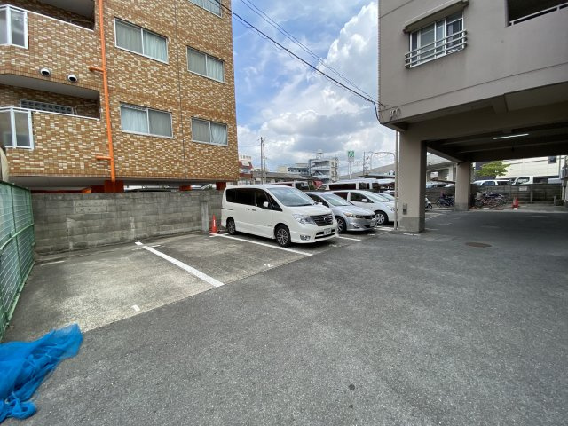 八坂一番館の駐車場