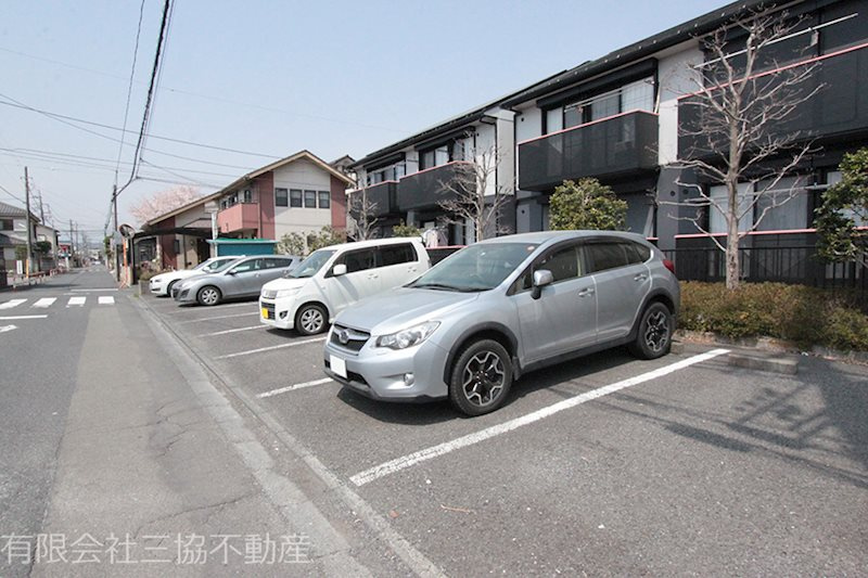 プチアネックスBの外観|敷地内駐車場1台分付き