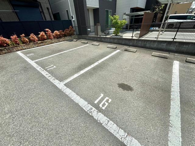ソレーユ北条の駐車場