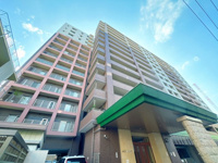 【外観】 | アクロス天神Vタワー☆仲介手数料無料☆ | 賑やかな天神中心部から一歩奥に入った舞鶴エリア。都会の利便性を間近に享受しながらも、喧騒から少し離れた落ち着いた住環境が整っています。