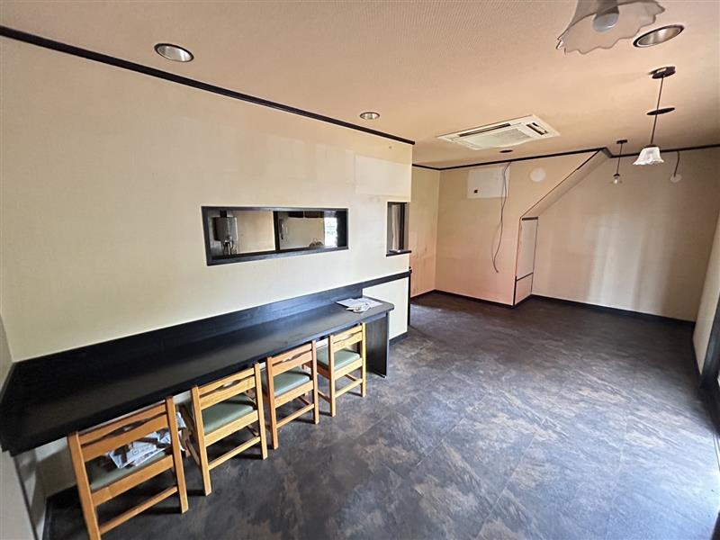 小島住居付店舗の内装