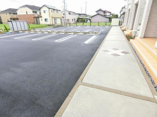 ファーストプレイス築捨Ⅱの駐車場